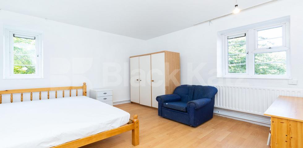 			3 Bedroom, 1 bath, 1 reception Flat			 Castlehaven Road, Camden